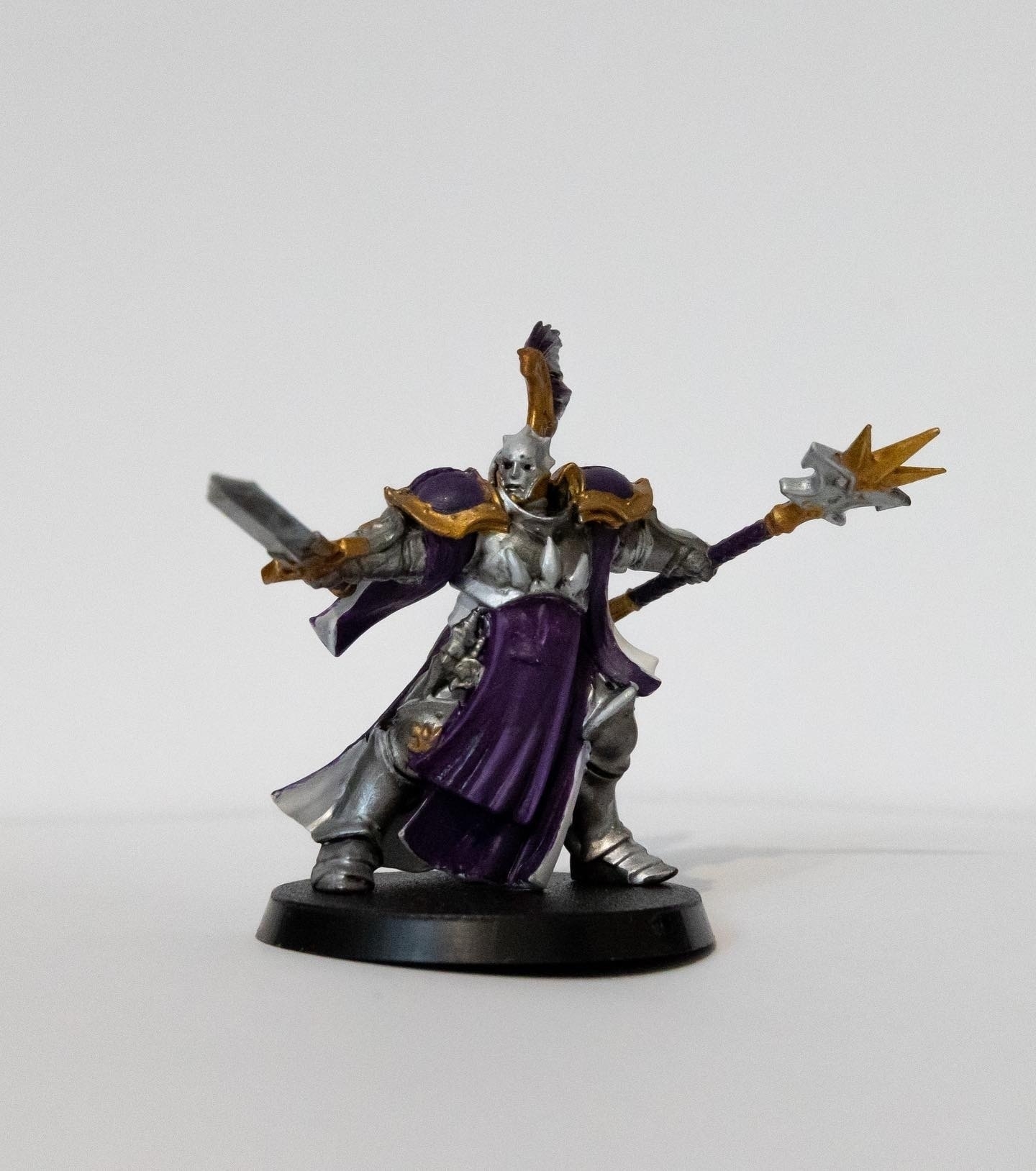 Picture of Stormcast Eternal model in silver with white and purple robes