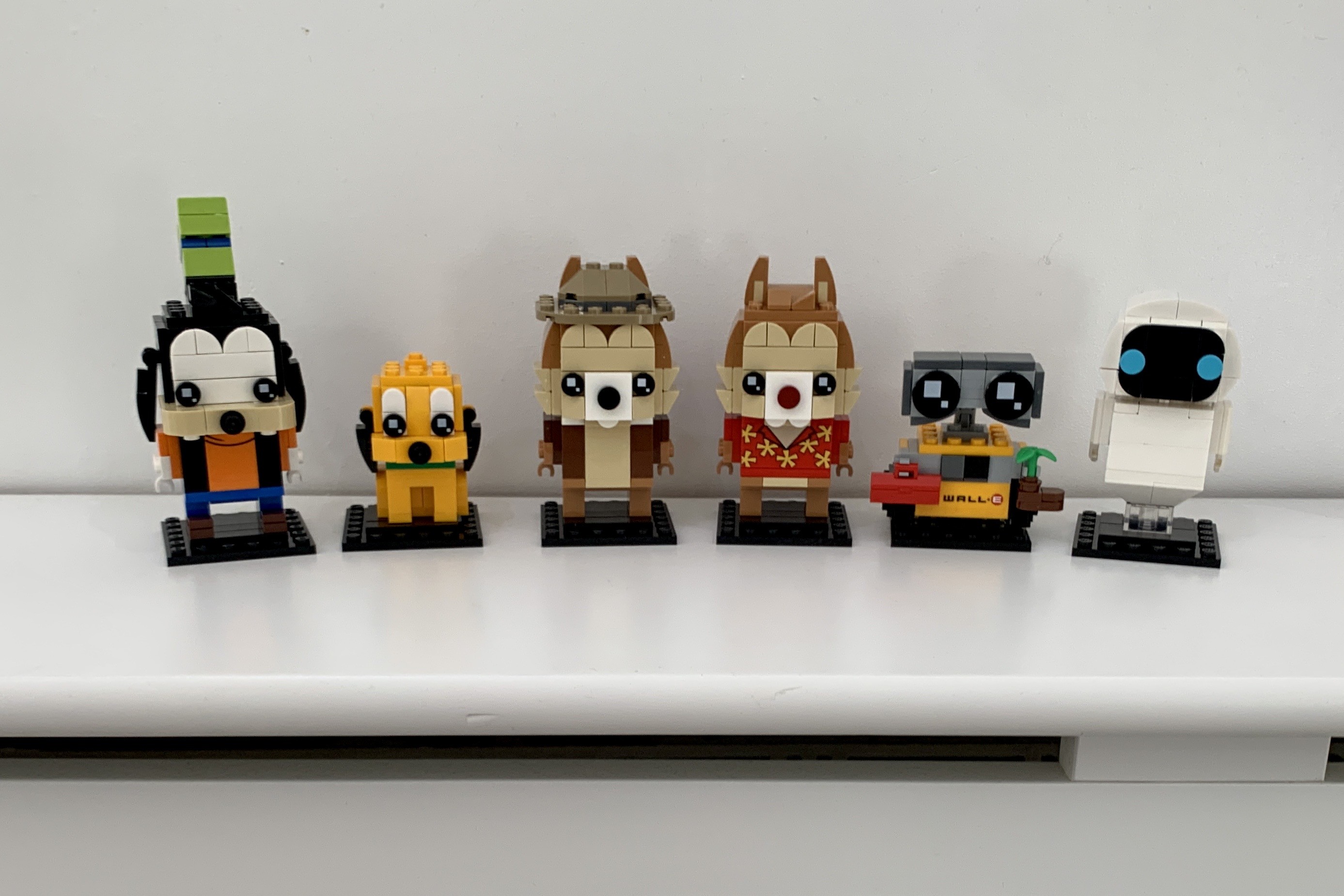 6 Lego BrickHeadz characters from Disney. Left to right: Goofy , Pluto, Chip, Dale, Wall-E and EVE